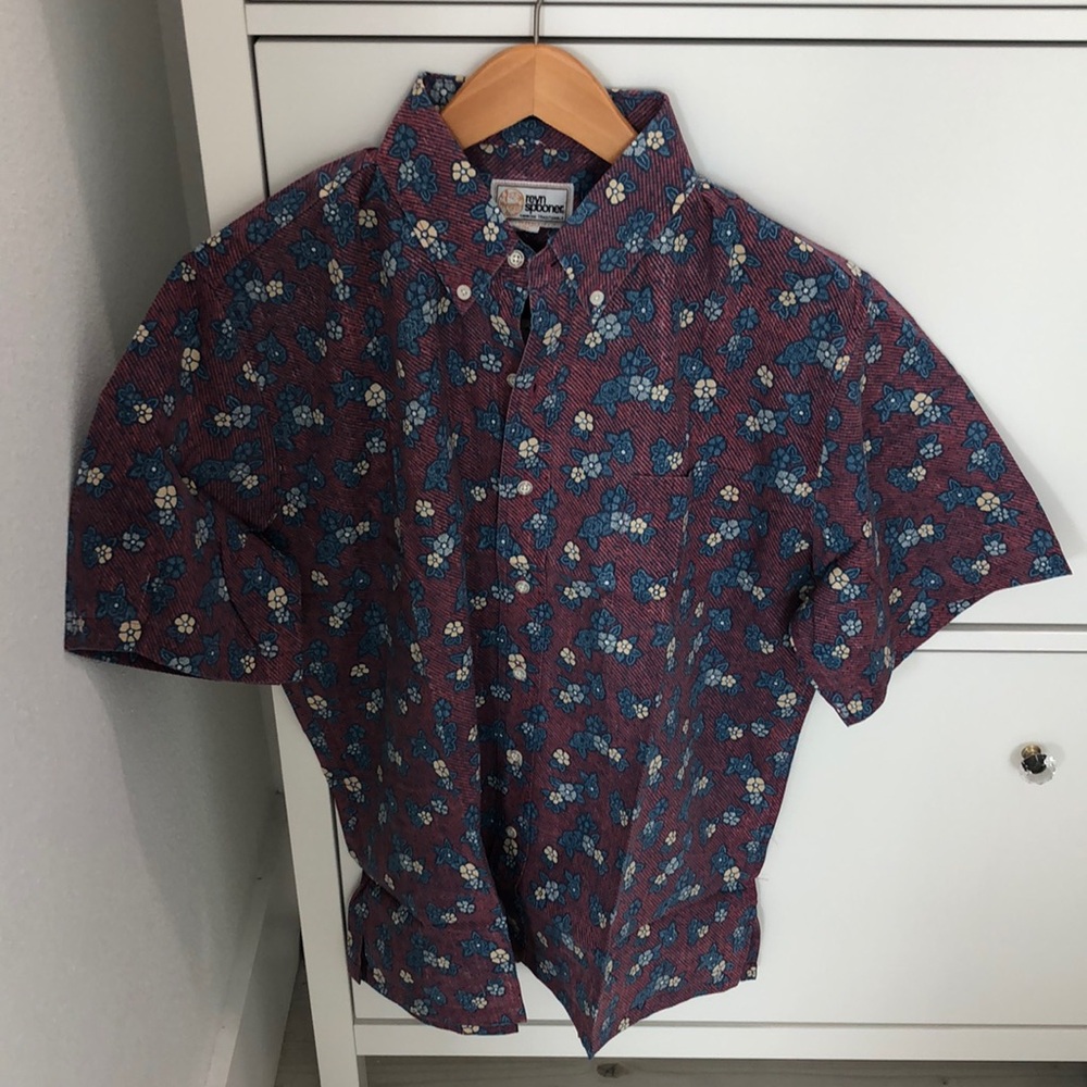 Reyn Spooner classic fit button up, design style “Kosumosu”